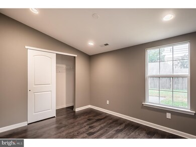 35 Rustleaf Ln, Levittown, PA 19055 - photo 4