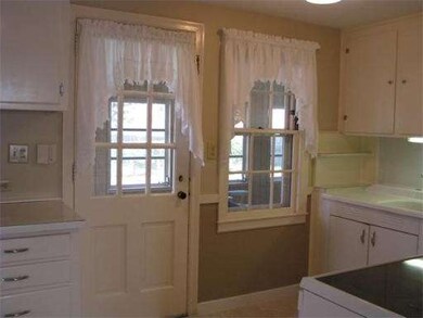 53 W Bay Path Terrace, Springfield, MA 01109 - photo 4