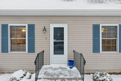 5 Topaz Cir unit 4, Auburn, ME 04210 - photo 3