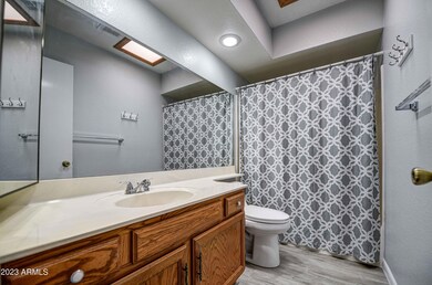 Bathroom 2-pic 2
