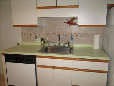 Eat-in Kitchen