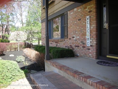14 Leaf Lane - front exterior Welcome