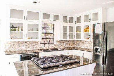 717 Locust Ave, Eufaula, OK 74432 - photo 4