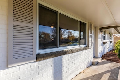 849 Castro Ln, Cincinnati, OH 45246 - photo 3