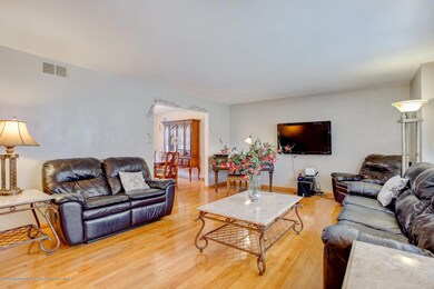 49 Davids Ln Howell NJ 07731-large-006-9