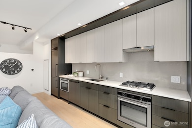 Gridiron unit 713, Seattle, WA 98104 - photo 6