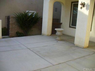 nice large front house courtyard