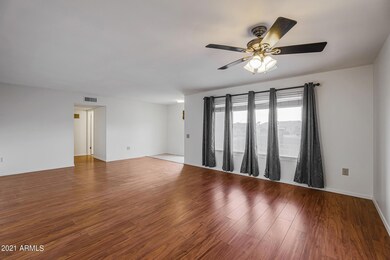 Living room/dining area