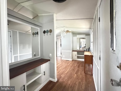 819 Leswood Ct, Dundalk, MD 21222 - photo 4