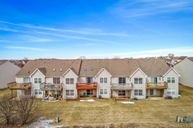 1002 Viewpoint Dr unit 1002, Lake In the Hills, IL 60156 - photo 6