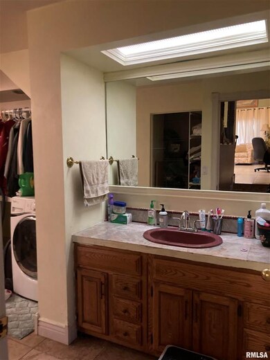 209 Hudson St, Lincoln, IL 62656 - photo 7