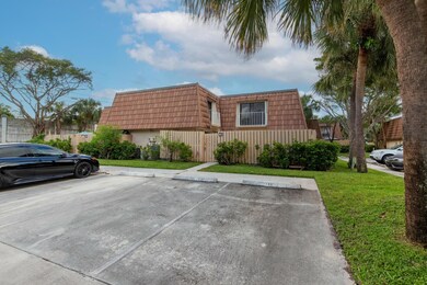 855 Blue Ridge Cir unit 855, West Palm Beach, FL 33409 - photo 2