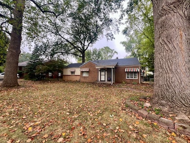 1606 W Union St, Champaign, IL 61821 - photo 2