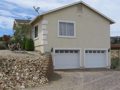 IGarage side and driveway