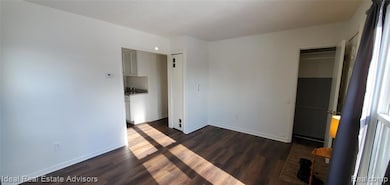 545 E Dallas Ave, Madison Heights, MI 48071 - photo 5