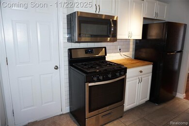 33647 Bayview Dr, New Baltimore, MI 48047 - photo 6