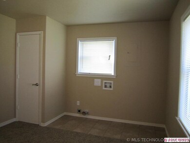 1106 NE 3rd St, Pryor, OK 74361 - photo 6