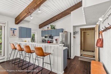 Kitchen/Entryway