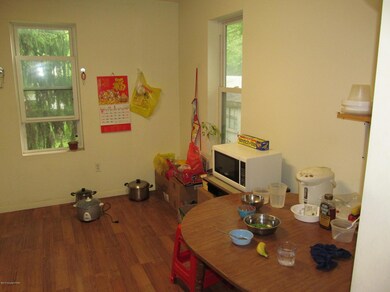 65 N 3rd St unit Upper, Stroudsburg, PA 18360 - photo 2