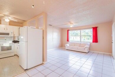 3 familyroomjpg