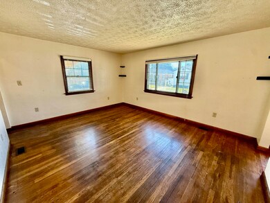 4307 Hughes St, Huntington, WV 25704 - photo 5