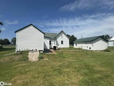 102 Race St, Cincinnati, IA 52549 - photo 4