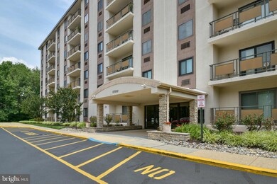 27401 Valley Run Dr unit 401, Wilmington, DE 19810 - photo 2