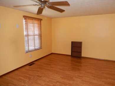 5682 Tamarack Blvd, Columbus, OH 43229 - photo 3