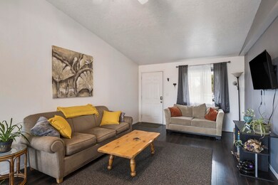 1741 SW 33rd St, Redmond, OR 97756 - photo 5