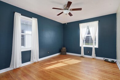 1345 E Walnut St-12