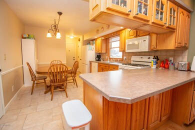 912 Weston St, Lansing, MI 48917 - photo 5