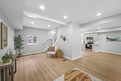 14-web-or-mls-225 S Grand Ave-114