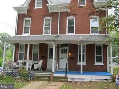 227 N Penn St, Spring City, PA 19475 - photo 2