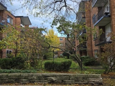 6961 N Oakley Ave unit 206, Chicago, IL 60645 - photo 3