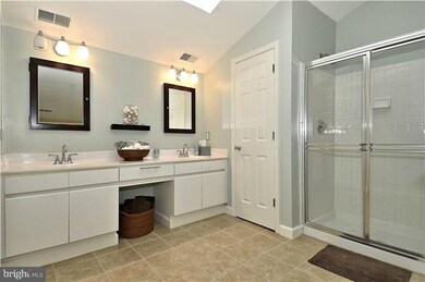 2408 Garnett Dr, Alexandria, VA 22311 - photo 3