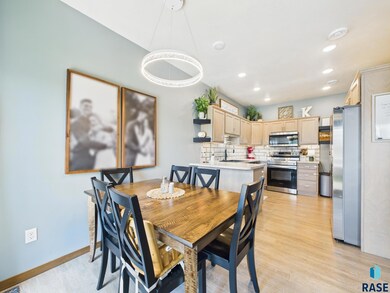 2560 E Meadowside Place, Sioux Falls, SD 57108 - photo 6