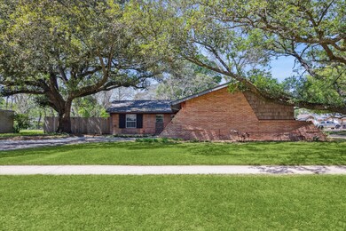 119 N Jane St, Alvin, TX 77511 - photo 2