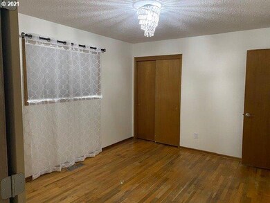 1804 E Laurel Dr, Newberg, OR 97132 - photo 5