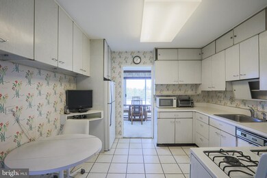 Park Towers West unit 607, Baltimore, MD 21215 - photo 4