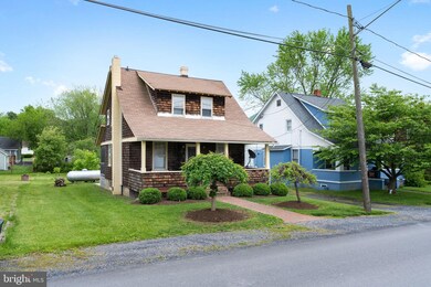 142 Virginia St, Strasburg, VA 22657 - photo 2