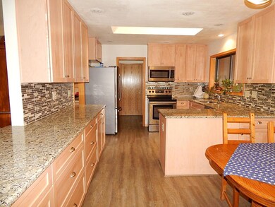Dining to Kitchen