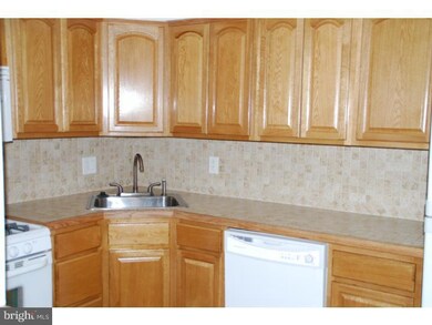 325 S Warminster Rd unit D3, Hatboro, PA 19040 - photo 3