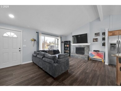 Living Room/Entrance