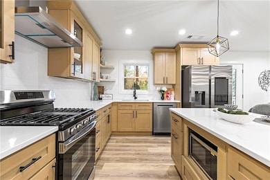 Kitchen with a sink, stainless steel appliances, l