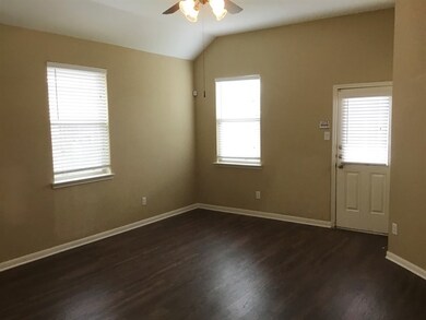 1020 Luke Dr, Alvin, TX 77511 - photo 3