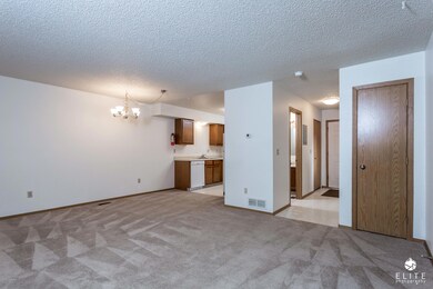 7811 Mayfair - LR Kitchen