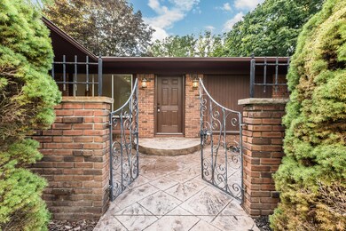 1085 Harold Cir, Ann Arbor, MI 48103 - photo 3