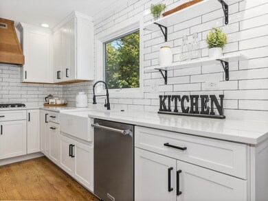 23119 Joyce Ln, Naperville, IL 60564 - photo 3