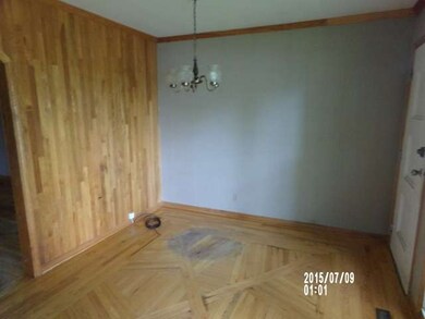 612 Topeka Dr, Carpentersville, IL 60110 - photo 3