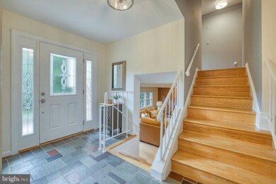 12134 Folkstone Dr, Herndon, VA 20171 - photo 4